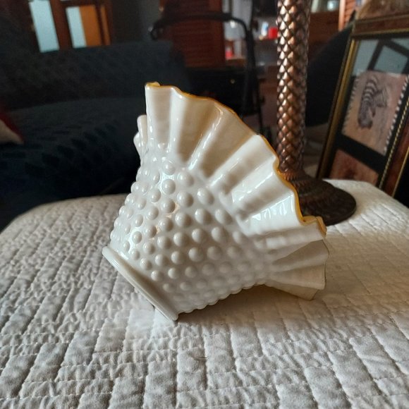 Milk glass hobnail dish with yellow center - Picture 2 of 2
